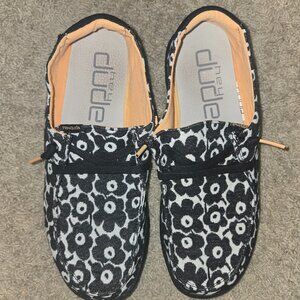 Hey Dude Women Size 9 Black White Flowers